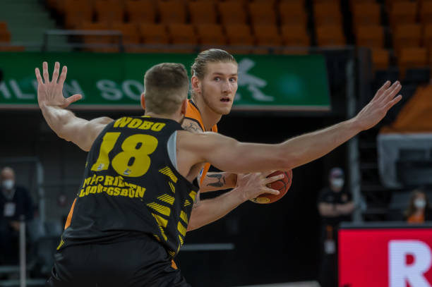 麦中场大师 麦中场大师